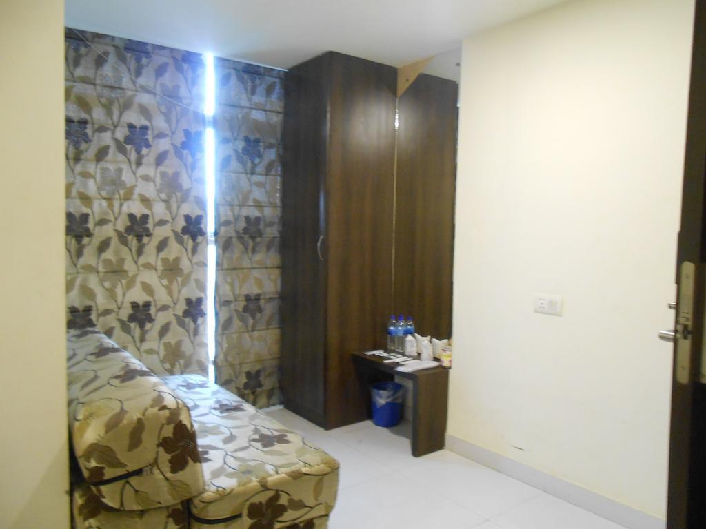 Hotel Kings Crown Vip Road