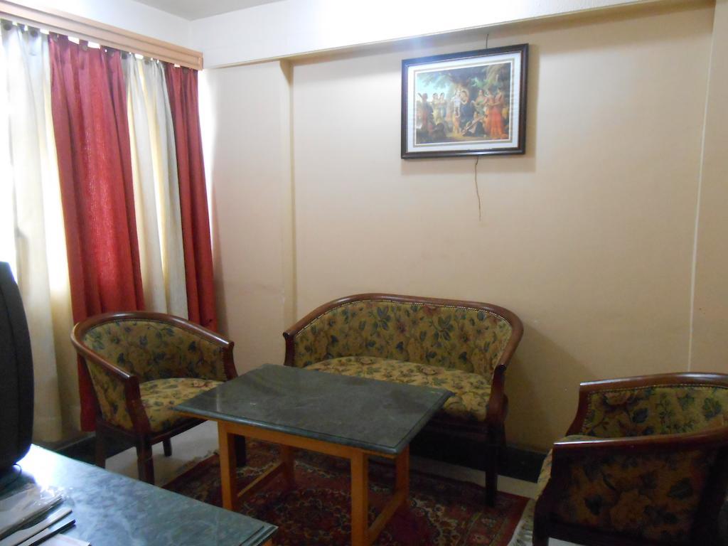 Kings Crown Vip Road Hotel
